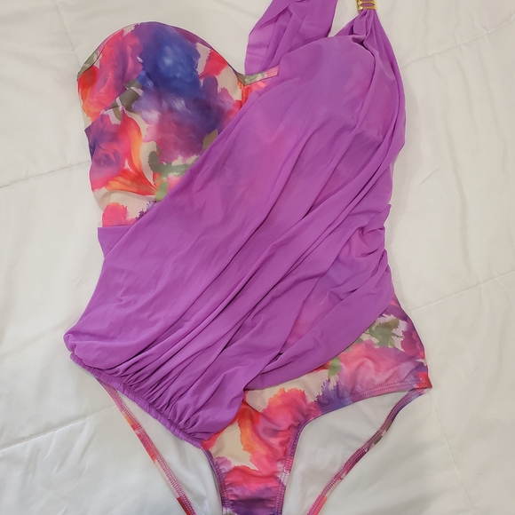 One Shouldered Bathing Suit (L) - Picture 2 of 6